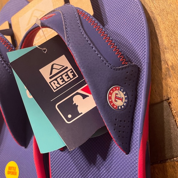 MLB x Reef Sandals w/ Bottle Opener - Picture 3 of 3